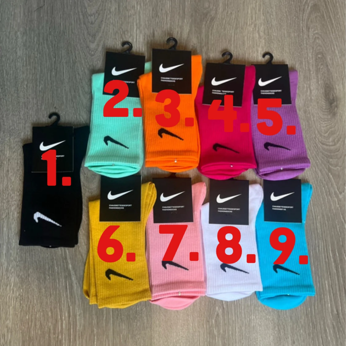 10st Nike strumpor i olika färger. 1-par från varje färg.