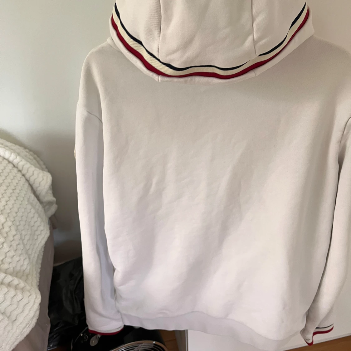 Vit hoodie från Moncler med dragkedja - 1