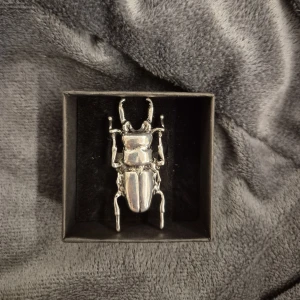 Ring silver  -  GRATIS GÅVA MED VARGE ORDER!! Köp en bundle!!! Supertrendig stockholmsstil tjejer, ring silver. Gjord av stål, jag svarar och skickar alltid snabbt!