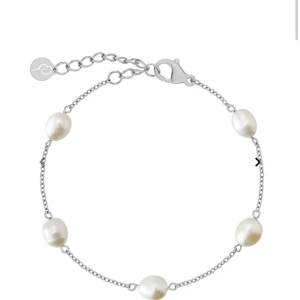 Edblad perla halsband och armband  - Armband och halsband med pärlor från Edblad! Nypris ihop 950 mitt pris 470kr!