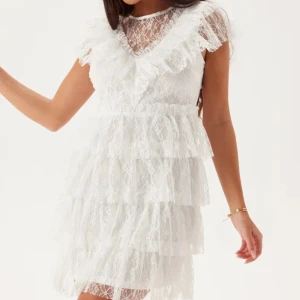 Studentklänning  - Säljer min studentklänning från bubbleroom, använd en gång så toppskick! Nypris 999kr 🩷 