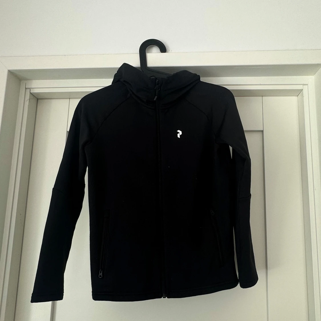 Peak performance zip hoodie