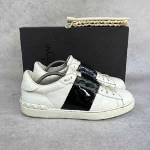 Valentino open sneaker - – Condition: 8/10  – What is included: Box & dustbag  – Retail price: 7200 + SEK