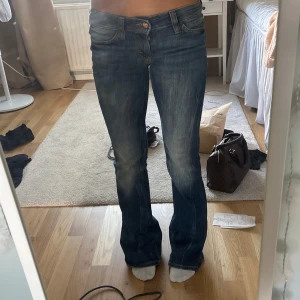Cheapmonday jeans - Helt nya jeans från weekday. Aldrg använda och lappen kvar. i storlek 27/32 i lodellen bootybei