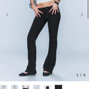 Söker dessa jeans -  Söker de här jeansen från Weekday. I storlek 29 / 30 eller 30 / 30 men 28 / 30 funkar också❤️❤️