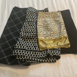 Fyra snygga kjolar i olika mönster - Fyra kjolar säljes!  Vid köp av 2 av dessa klänningar säljs de för 150kr och alla 4 för 250 kr 