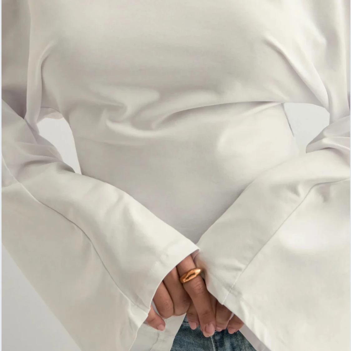 Vit långärmad topp med vida ärmar - 3