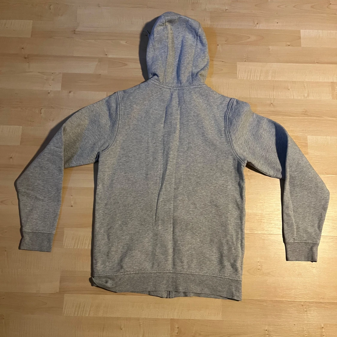 Grå hoodie från Lacoste - 4