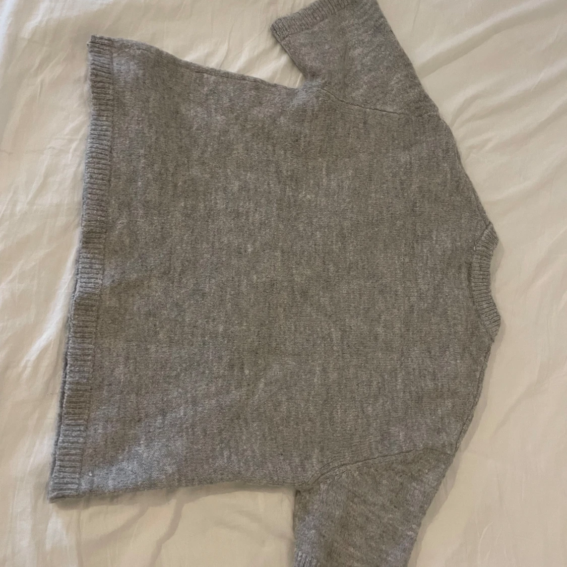 Grå stickad kortärmad tröja 💓 - 2