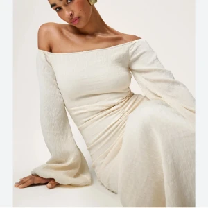 Söker! - Söker denna klänningen i storlek 32-34!💗