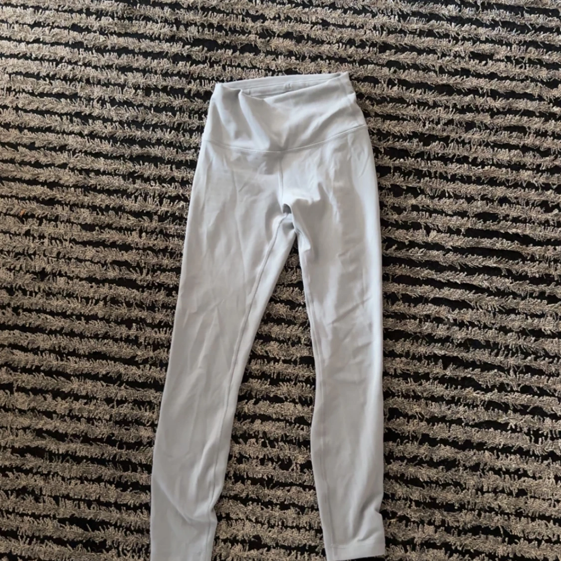 Ljusgrå leggings från Lululemon - 1