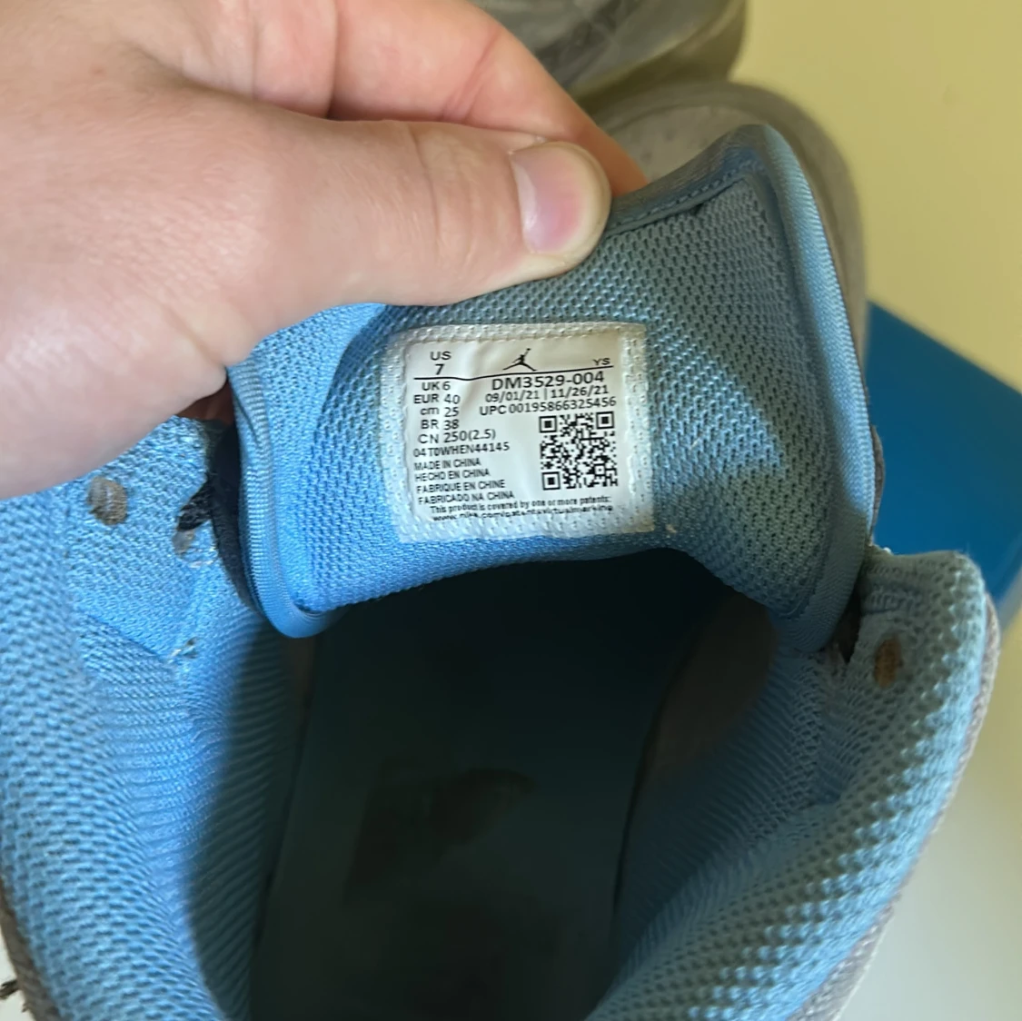 Nike Jordan 1 Mid - 3