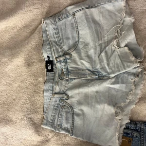 Ljusblå jeansshorts från 157 - Snygga ljusblå jeansshorts från 157 i sl M super sköna o snygga på❣️