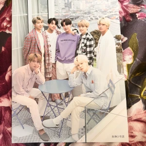 Poster - Färgstarka posters med BTS. 