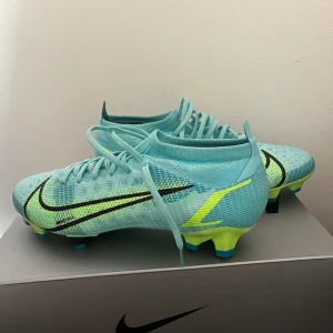 Nike Mercurial elite  - Säljer ett par Nike Mercurial elite fotbollskor som inte tillverkas längre, själv tycker jag att dom är riktigt feta och helt oanvända.
