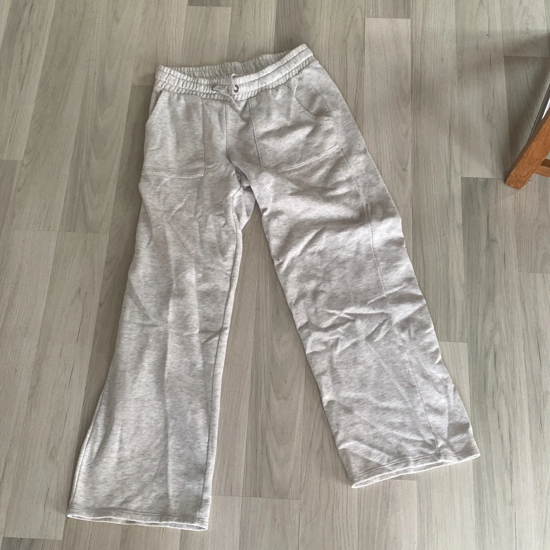 Grå mjukisbyxor från 157, storlek 160