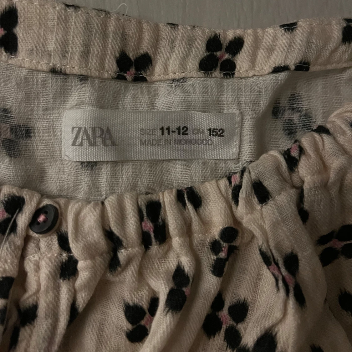 Beige/svart/rosa mönstrad blus - 2