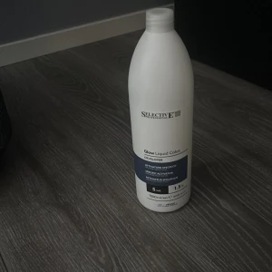 Väteperoxid 1,5% - Skulle säga att den är helt oöppnad. 