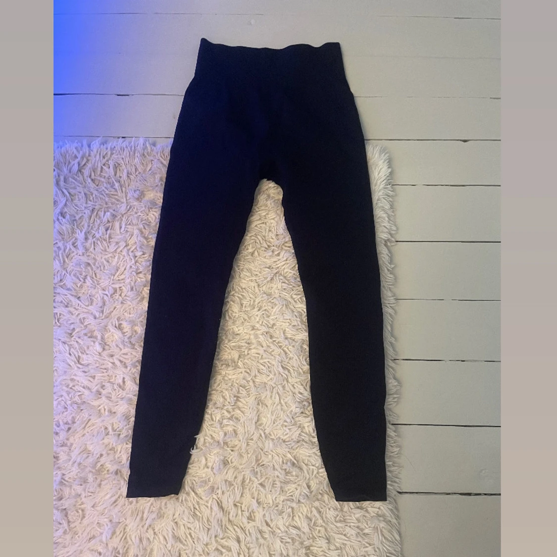 Svarta ribbade leggings med hög midja