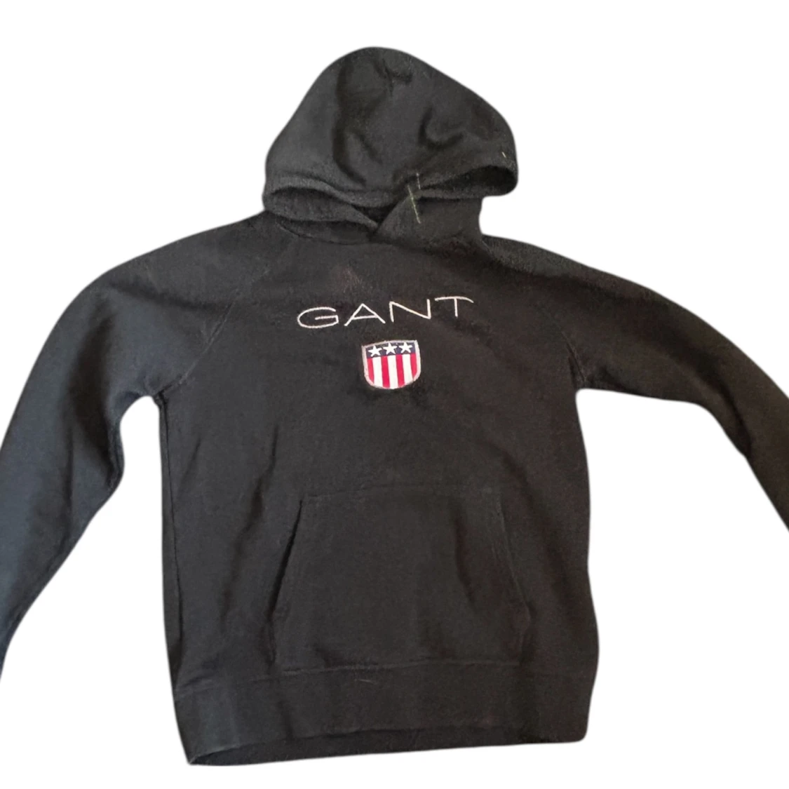 Svart hoodie från GANT med logga