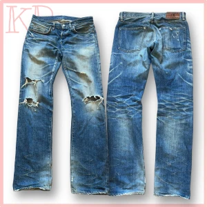 Hysteric Glamour Jeans - Tvär feta hysterics som sitter straight med en liten flare i strlk 28😛