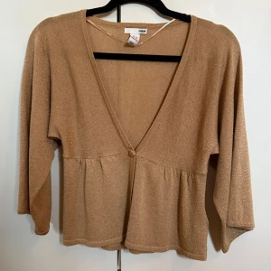 Guldig bolero - Super snygg guldig bolero som aldrig kommit till användning❤️