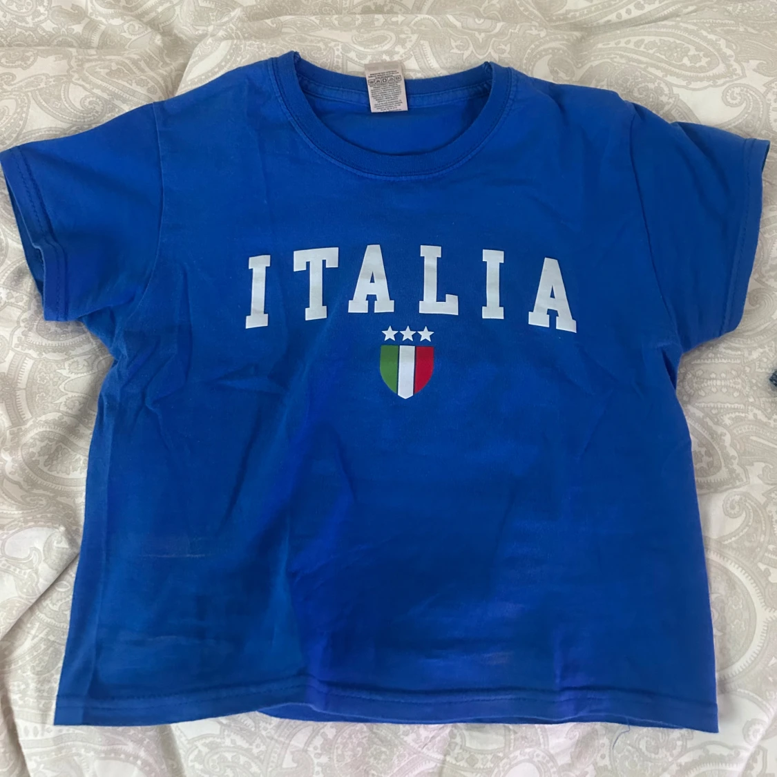 Blå croppad t-shirt med 'ITALIA'-tryck - 1
