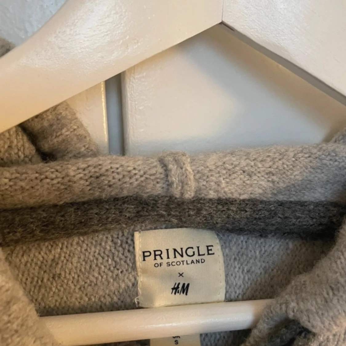 Grå hoodie från Pringle of Scotland x H&M - 2