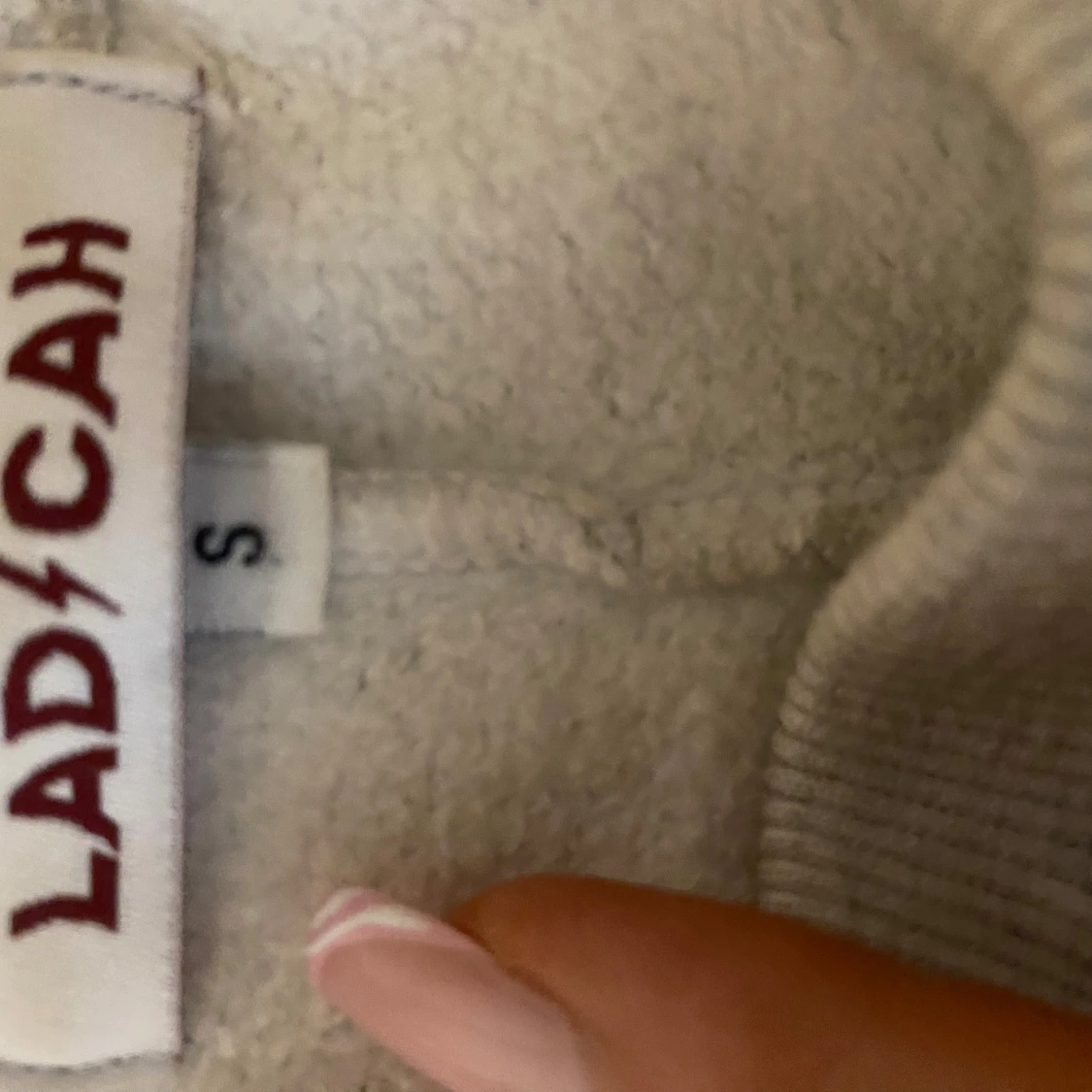 Grå mjukisbyxor med röd stjärna från LADICAIH - 4