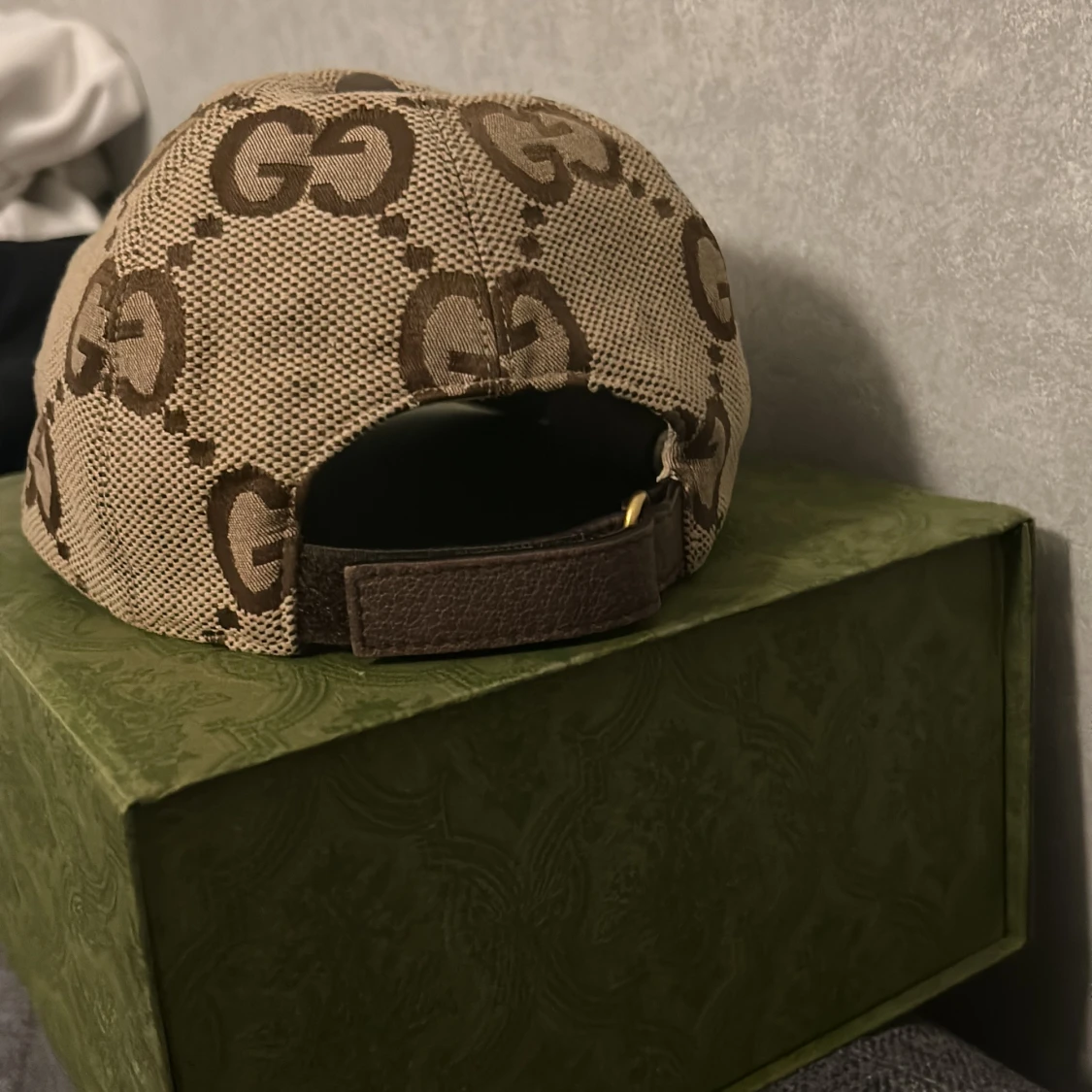 Beige keps från Gucci med GG-mönster - 3