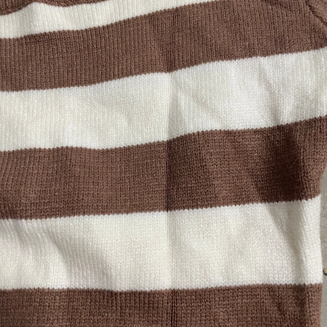 Brun- och vitrandig stickad långklänning från SHEIN - 1