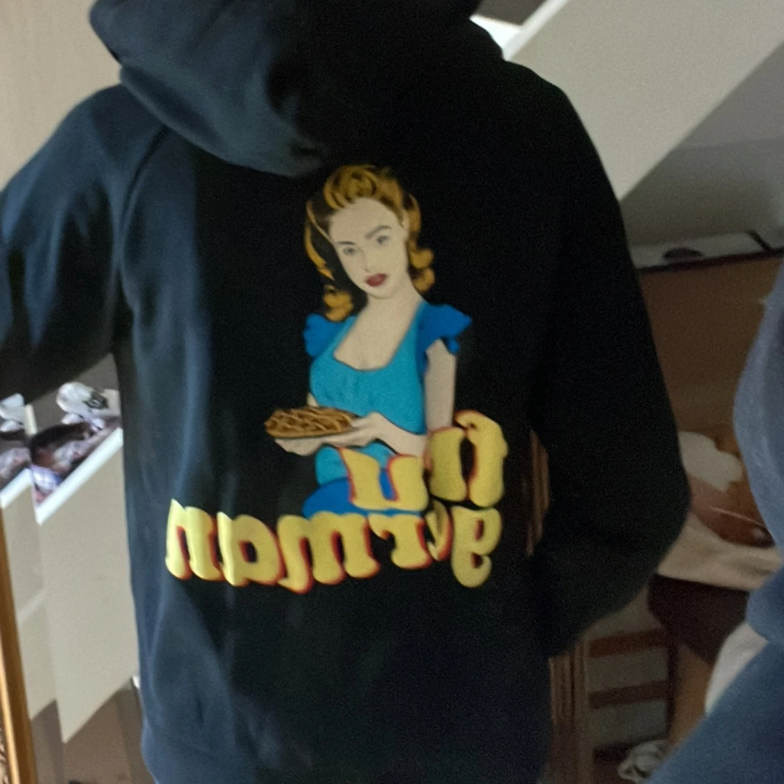 Svart hoodie med tryck