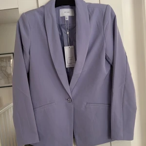 Blazer från Vila - Blazer från vila i färgen sweet lavender. Aldrig använd, prislappen kvar. Storlek 36😊 nypris 459,95