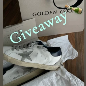 Giv3away‼️Följ stegen nedan👇 - Utlottning på dessa feta Golden Goose skor i storlek 42 men passar 43‼️För att delta: 1. Likea denna annons☑️ 2. Följ detta konto på Plick☑️ Vinnaren dras när vi nått 750 följare här på Plick‼️ Dela med era vänner så att vi kan dra en vinnare‼️🙌💸Lycka till🙌‼️