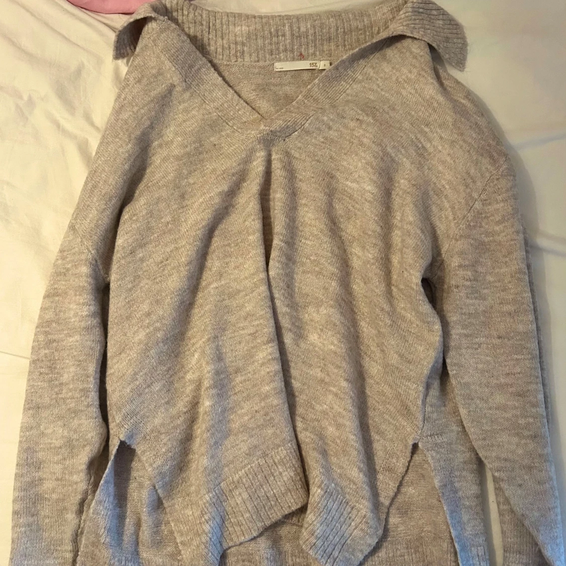 Beige stickad v-ringad tröja H&M