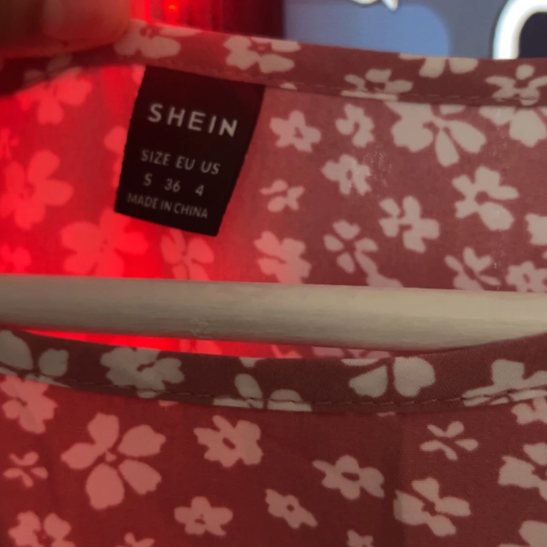 Blommig röd klänning från SHEIN - 1
