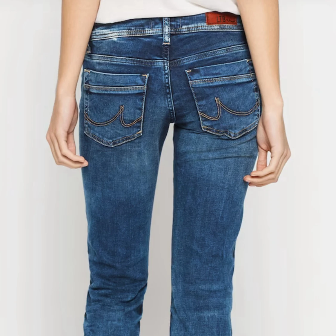 Blå bootcut jeans från LTB - 1