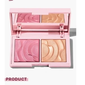 Flirty Duo Prisma Palette - Flirty Duo Prisma Palette är en limited edition-palett med en rosa blush och en champagnefärgad highlighter. Båda är krämiga, byggbara puder i ett rosa fodral med spegel. Perfekt för att ge kinderna och ansiktet en glowig, reflekterande finish.