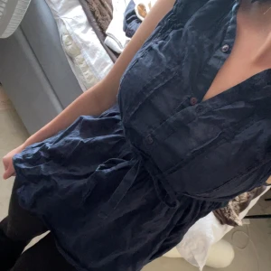 Marinblå topp - Jättesöt marinblå skjort-topp från Zara❤️