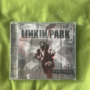 linkin park cd - linkin park - [hybrid theory] CD i nytt skick, aldrig spelad ❣️