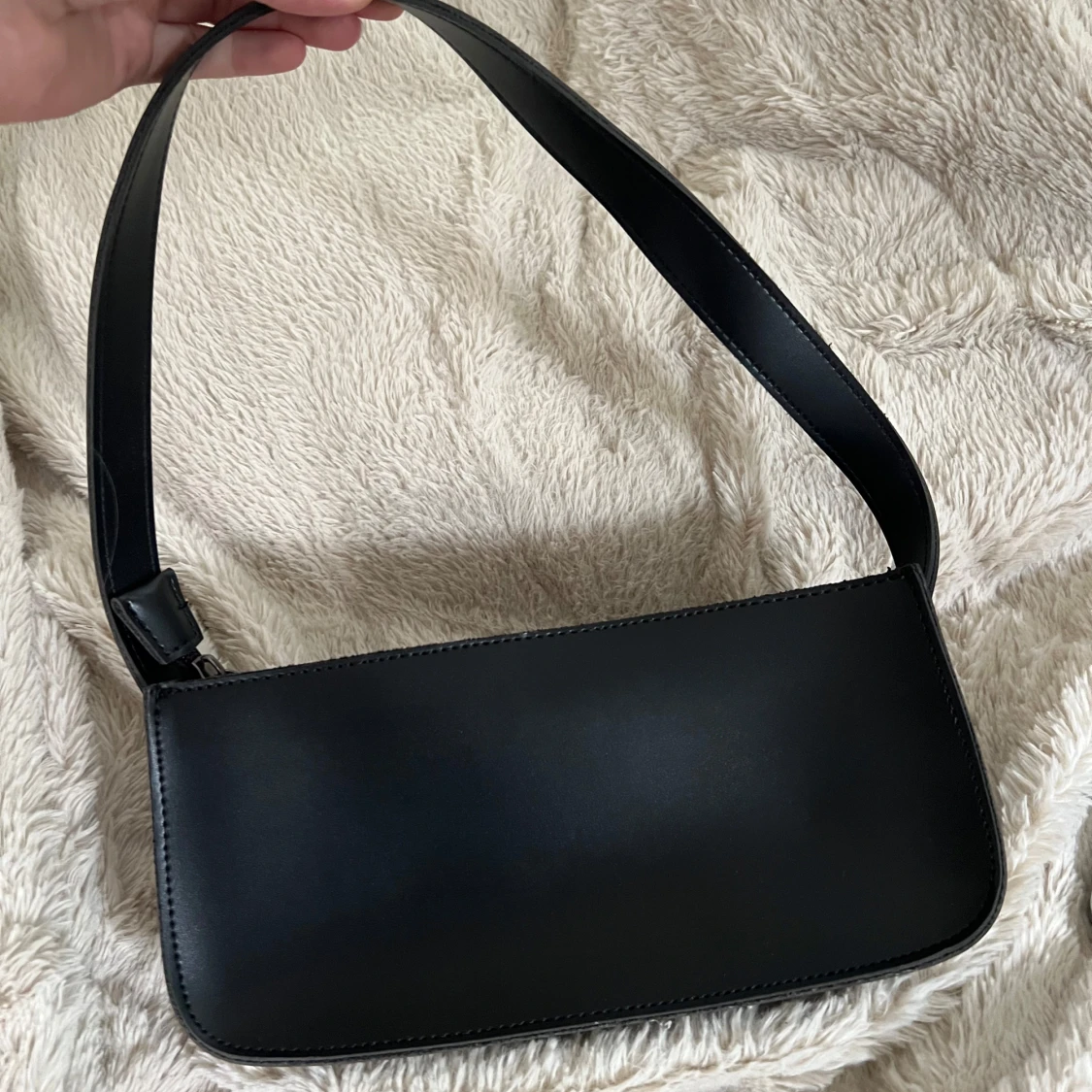 Svart axelväska från PASQ - 2