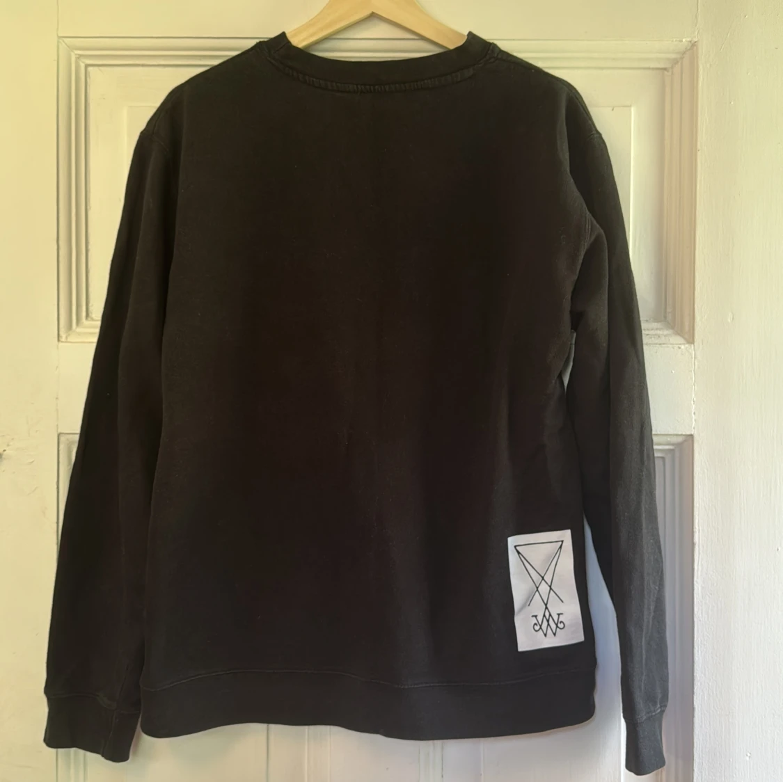 Svart sweatshirt från Welcome, M - 1