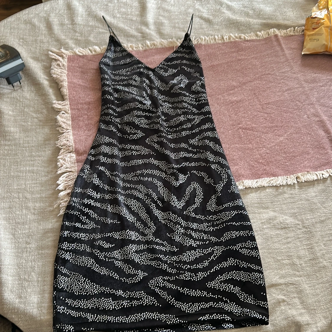 Zebramönstrad kort klänning H&M Divided