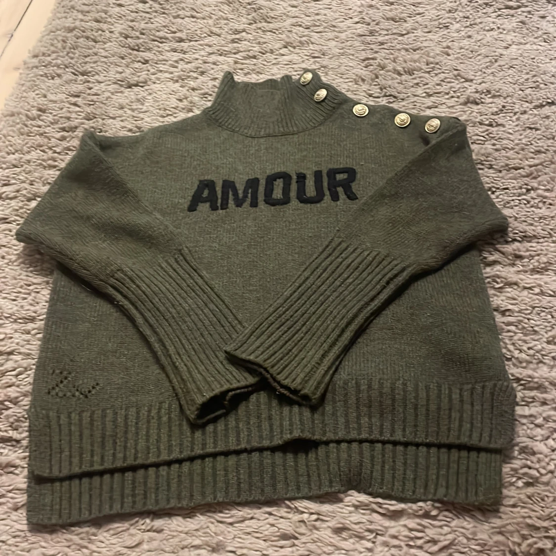 Olivgrön stickad tröja från Zadig & Voltaire