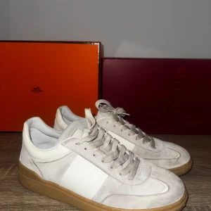 Valentino upvillage - Tja tja säljer nu mina riktigt feta valentino upvillages då jag haft dom ett tag! Storlek 41 passar en liten 42 allt og ingår! Skriv för mer info!