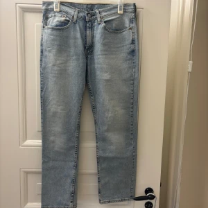 Levis jeans  - Levis jeans i modellen 514, storlek 34/30. Säljer då det aldrig kommit till användning. Hängt mestadels i garderoben 