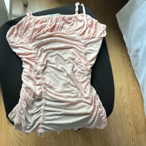 Vintage topp - Super söt rosa vintage topp, perfekt nu till sommaren! Finns ej att hitta längre, fynda 🥰