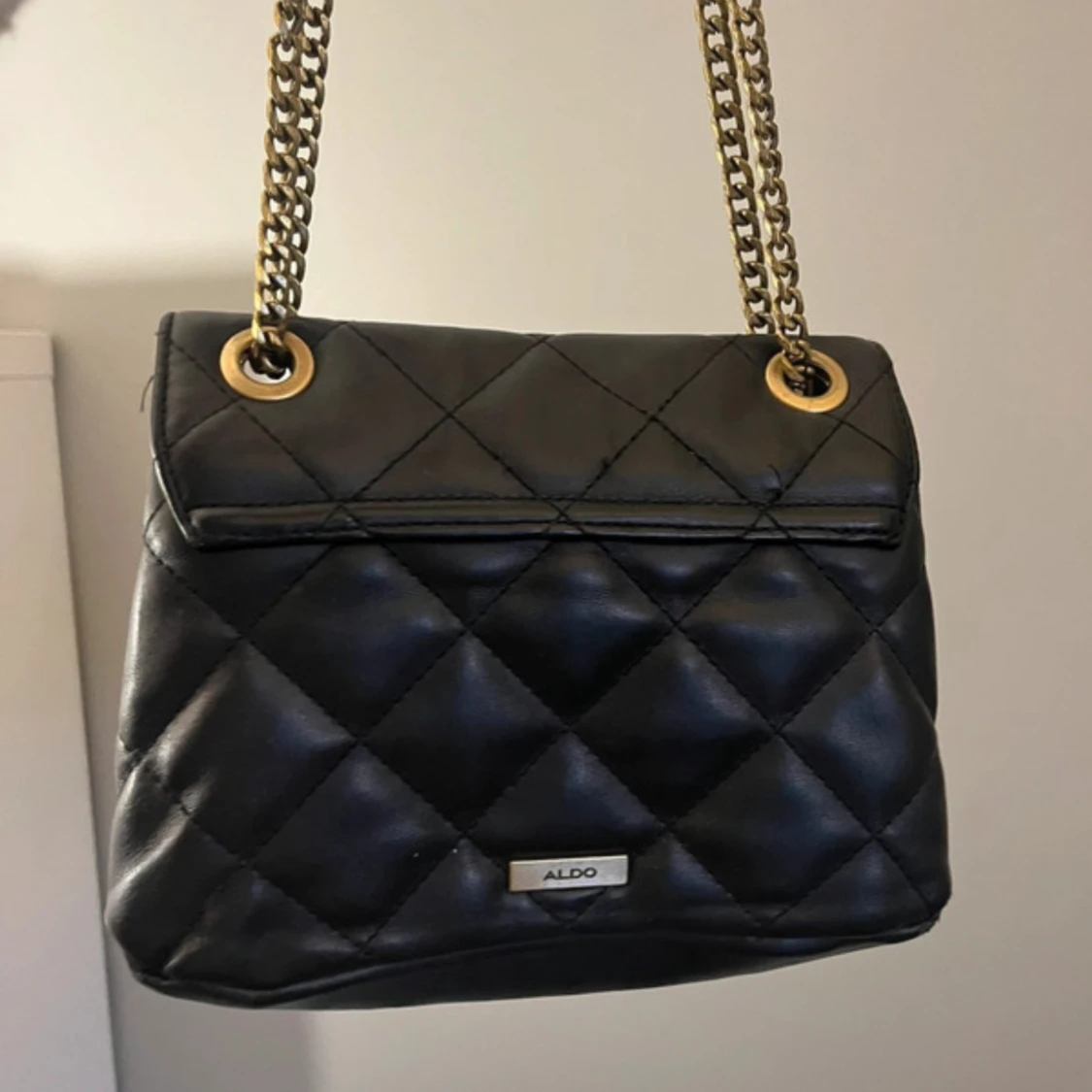 Svart quiltad axelväska från ALDO - 2