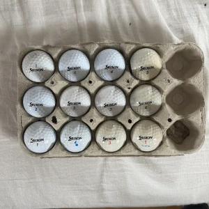 Srixon golfbollar mix - En mix av olika srixon golfbollar med olika modeller