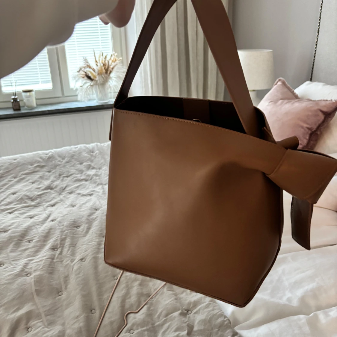 Brun bucket handväska med rosett - 1